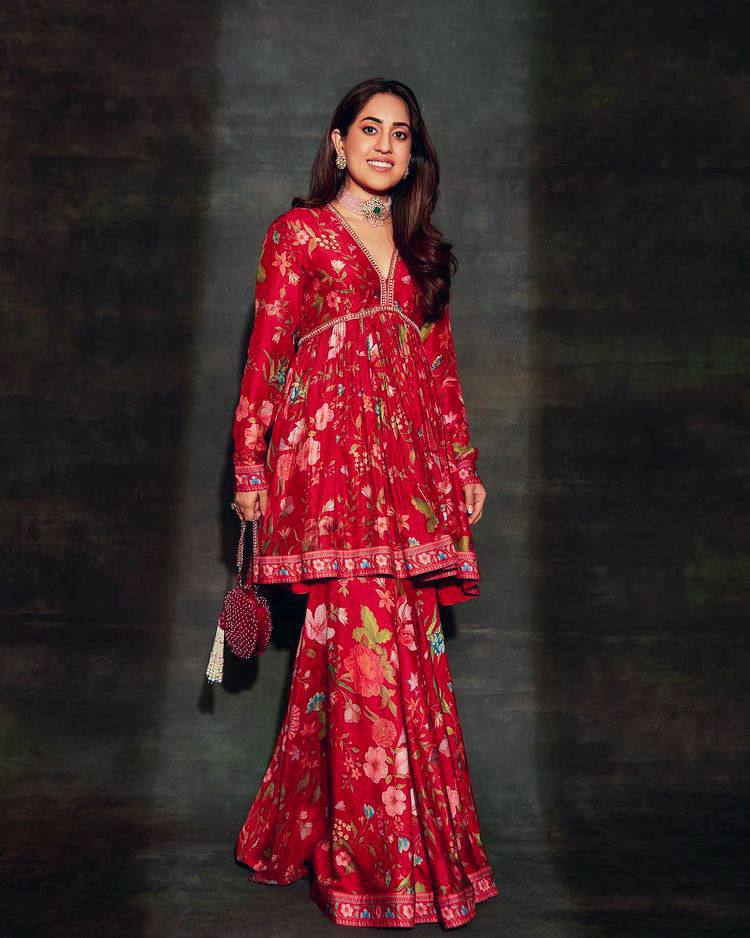 Kiara Advani's red debut kurta set as a newly-wed is a bridal trousseau  must-have | Vogue India | Wedding Wardrobe